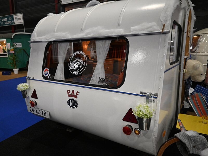 Blogafbeelding: Oldtimer Caravan Club - Ouderwets gezellig kamperen