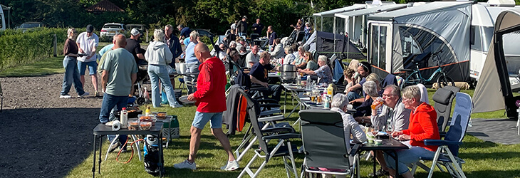 BBQ tijdens de Meet and Greet van CaravanKamperen en CaravanFreakies op Esch camping Kaampert in Markelo